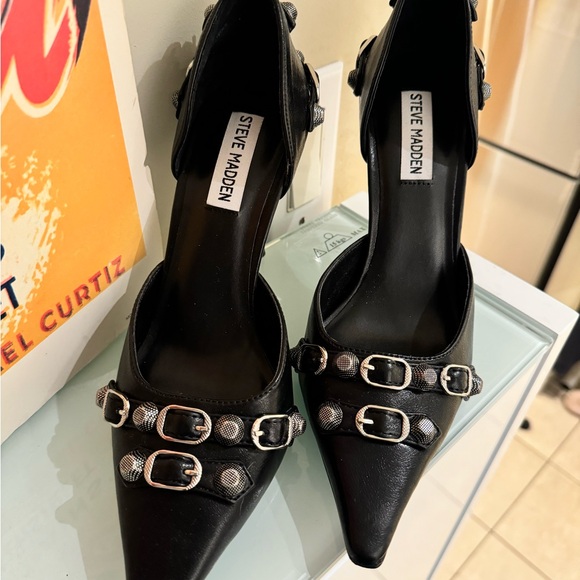 Steven Madden Black Heels with Silver Details - Picture 5 of 5